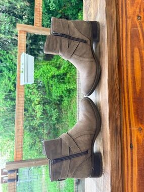 Rockport women’s Taupe Ankle Boots - Classic Suede Chelsea Style. Waterproof